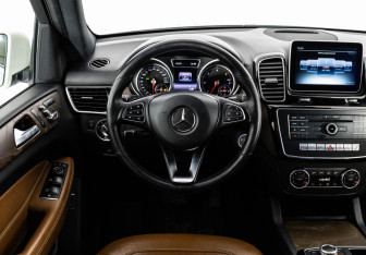 Подержанный автомобиль Mercedes-Benz GLE 2015 года (14 фото)