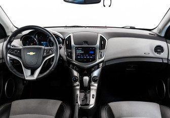 Подержанный автомобиль Chevrolet Cruze Hatchback 2014 года (10 фото)