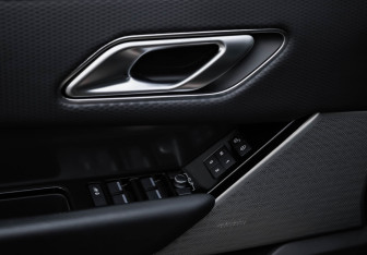 Подержанный автомобиль Land Rover Range Rover Velar 2020 года (25 фото)