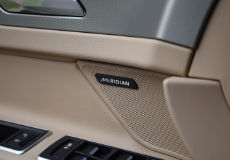 Подержанный автомобиль Jaguar XF Sedan 2018 года (16 фото)