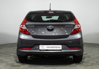 Подержанный автомобиль Hyundai Solaris Hatchback 2015 года (6 фото)