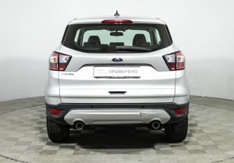 Подержанный автомобиль Ford Kuga 2019 года (6 фото)