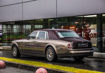 Подержанный автомобиль Rolls-Royce Phantom Sedan 2008 года (8 фото)