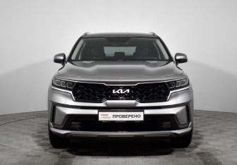 Подержанный автомобиль Kia Sorento 2022 года (2 фото)