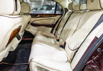 Подержанный автомобиль Jaguar XJ 2008 года (32 фото)