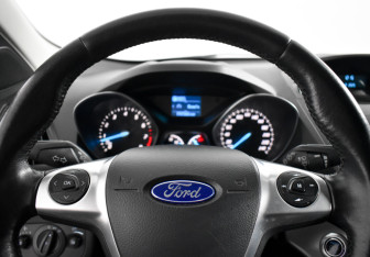Подержанный автомобиль Ford Kuga 2014 года (17 фото)