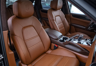 Подержанный автомобиль Porsche Cayenne 2018 года (29 фото)