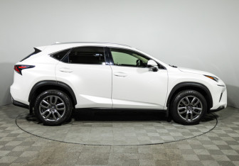 Подержанный автомобиль Lexus NX 2018 года (4 фото)