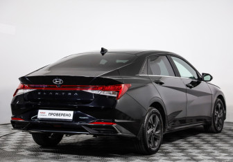 Подержанный автомобиль Hyundai Elantra Sedan 2021 года (5 фото)