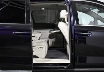 Подержанный автомобиль Voyah Dream 2023 года (21 фото)