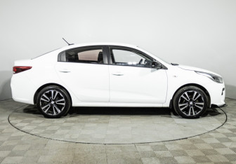 Подержанный автомобиль Kia Rio Sedan 2017 года (4 фото)