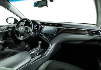 Подержанный автомобиль Toyota Camry Sedan 2019 года (9 фото)