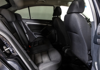 Подержанный автомобиль Skoda Octavia Liftback 2011 года (15 фото)