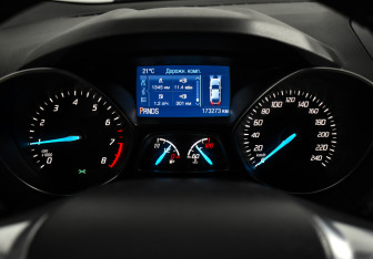 Подержанный автомобиль Ford Kuga 2015 года (19 фото)