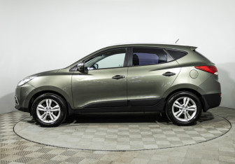 Подержанный автомобиль Hyundai ix35 2010 года (8 фото)