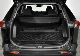 Подержанный автомобиль Toyota RAV4 2020 года (22 фото)