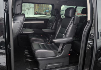 Подержанный автомобиль Peugeot Traveller 2018 года (35 фото)