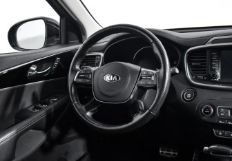 Подержанный автомобиль Kia Sorento 2018 года (16 фото)