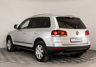 Подержанный автомобиль Volkswagen Touareg 2009 года (7 фото)
