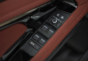 Подержанный автомобиль Land Rover Range Rover Evoque 2024 года (25 фото)