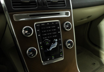 Подержанный автомобиль Volvo XC60 2016 года (17 фото)