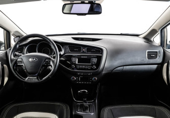 Подержанный автомобиль Kia Ceed Hatchback 2014 года (10 фото)