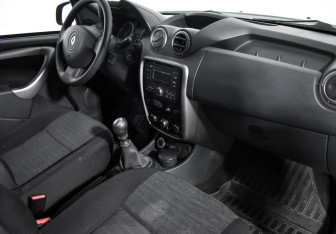 Подержанный автомобиль Renault Duster 2013 года (13 фото)
