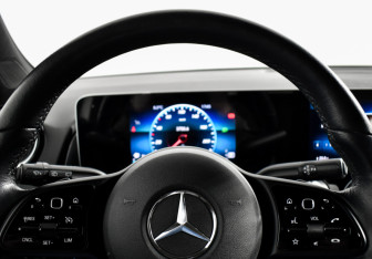 Подержанный автомобиль Mercedes-Benz GLB 2020 года (15 фото)