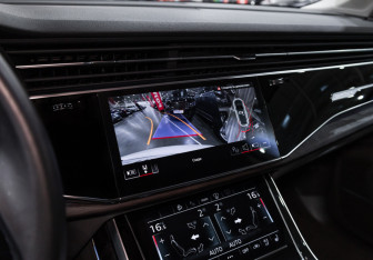 Подержанный автомобиль Audi Q7 2021 года (22 фото)