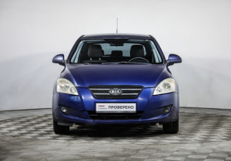 Подержанный автомобиль Kia Ceed Hatchback 2009 года (2 фото)