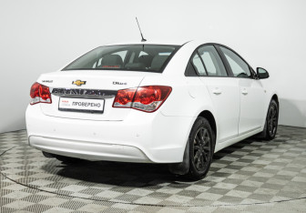 Подержанный автомобиль Chevrolet Cruze Sedan 2013 года (5 фото)