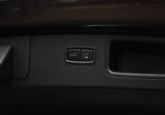 Подержанный автомобиль Porsche Macan 2019 года (33 фото)