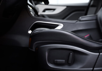 Подержанный автомобиль Jaguar F-Pace 2016 года (25 фото)