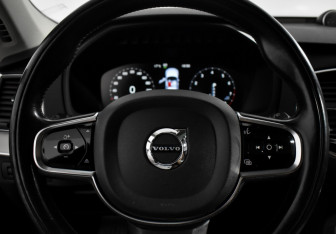 Подержанный автомобиль Volvo XC90 2015 года (19 фото)