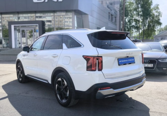 Подержанный автомобиль Kia Sorento 2024 года (4 фото)