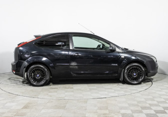 Подержанный автомобиль Ford Focus Hatchback 2007 года (4 фото)