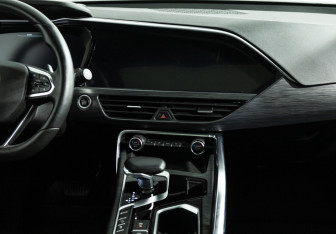 Подержанный автомобиль Geely Tugella 2023 года (14 фото)