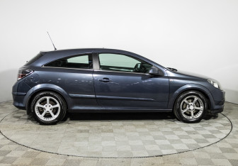 Подержанный автомобиль Opel Astra Hatchback 2010 года (4 фото)