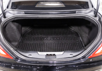 Подержанный автомобиль Jaguar XJ 2016 года (70 фото)