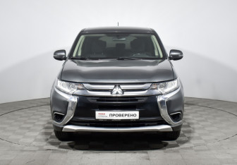 Подержанный автомобиль Mitsubishi Outlander 2016 года (2 фото)
