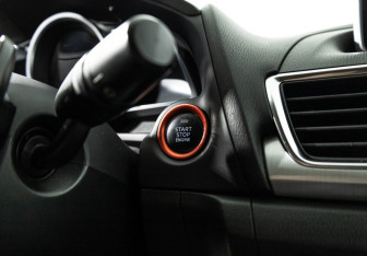 Подержанный автомобиль Mazda 3 Hatchback 2014 года (20 фото)